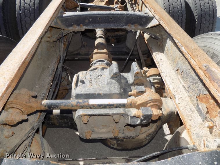 image for item DG2533 1999 Mack CH613 truck cab and chassis