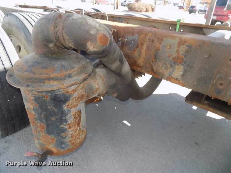 image for item DG2533 1999 Mack CH613 truck cab and chassis