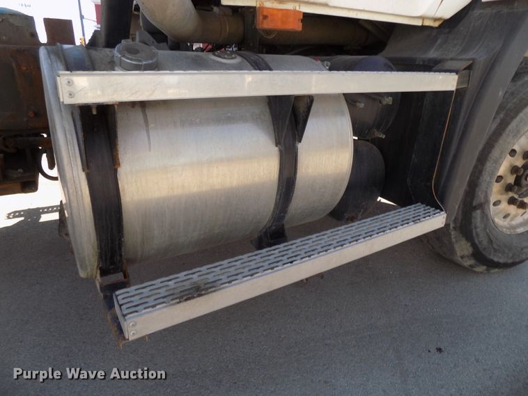 image for item DG2533 1999 Mack CH613 truck cab and chassis