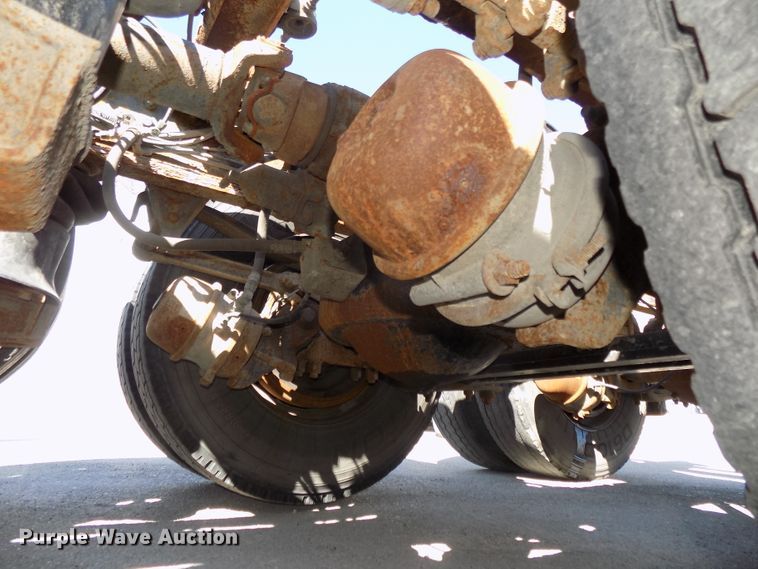 image for item DG2533 1999 Mack CH613 truck cab and chassis