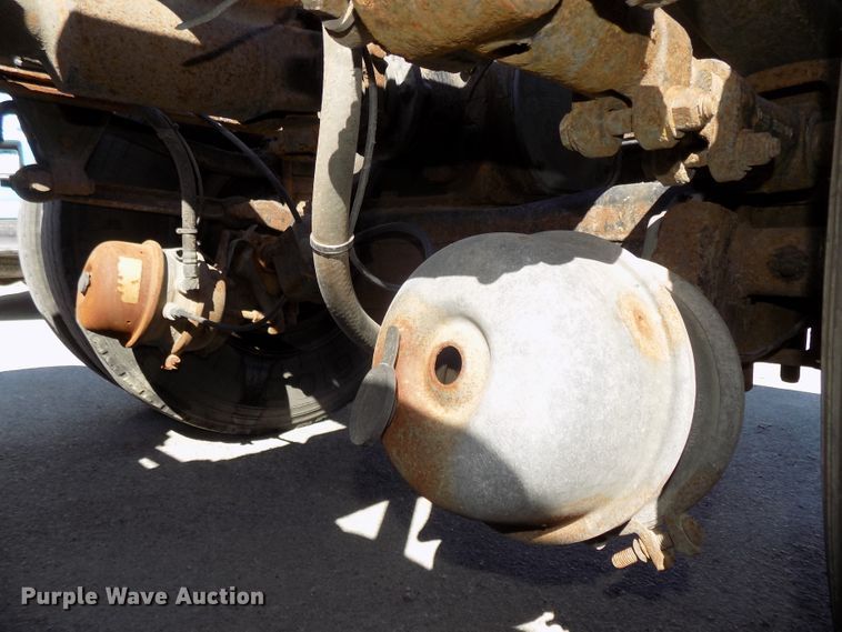 image for item DG2533 1999 Mack CH613 truck cab and chassis