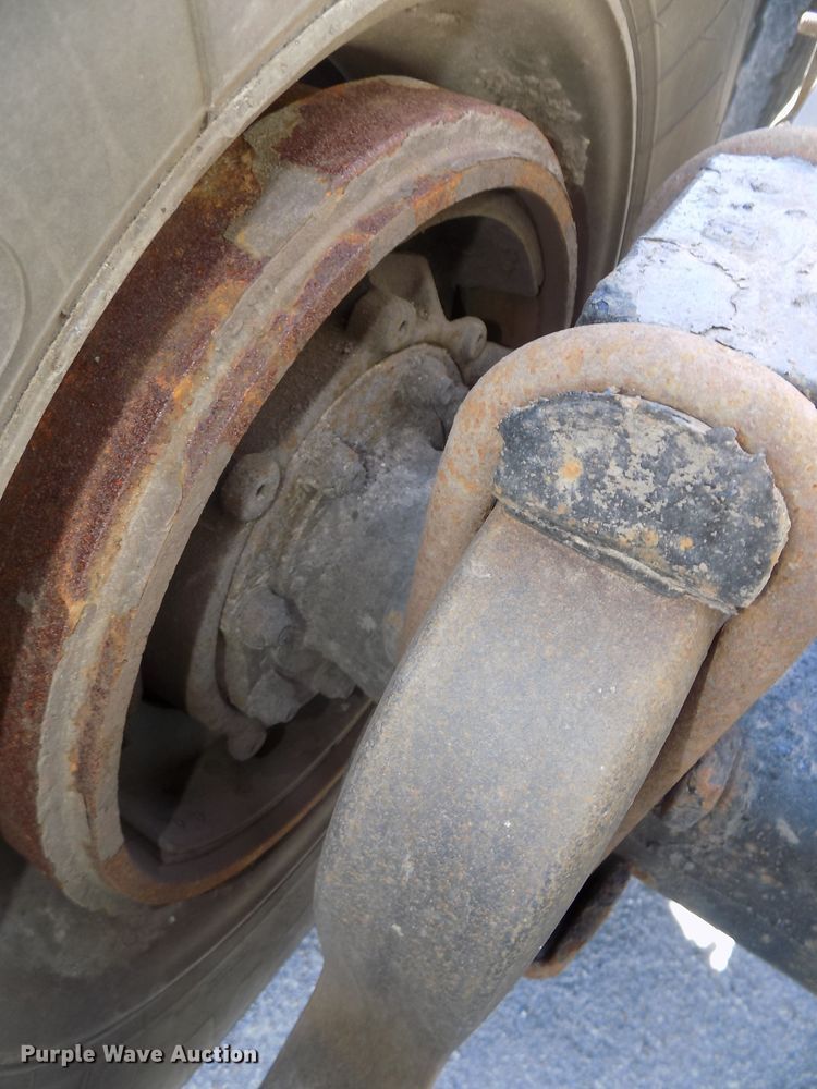 image for item DG2533 1999 Mack CH613 truck cab and chassis