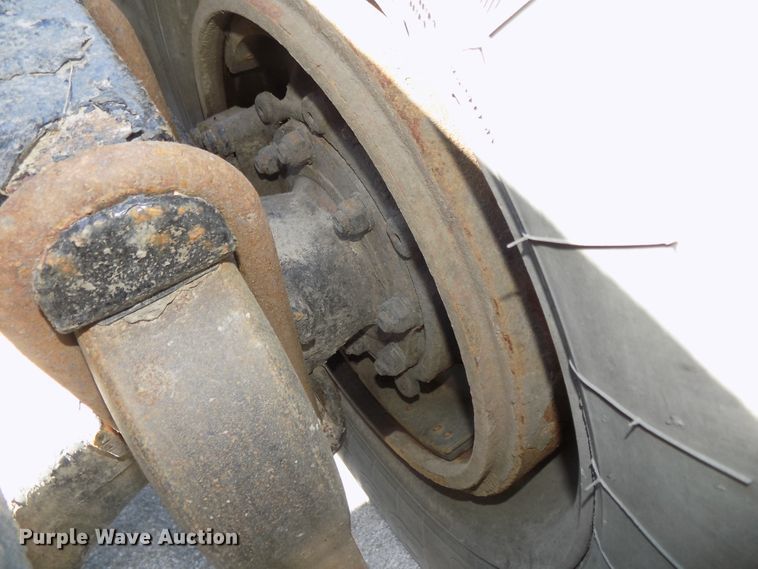 image for item DG2533 1999 Mack CH613 truck cab and chassis