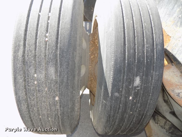 image for item DG2533 1999 Mack CH613 truck cab and chassis