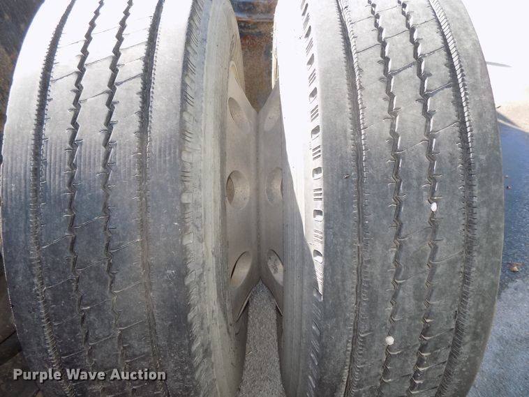 image for item DG2533 1999 Mack CH613 truck cab and chassis