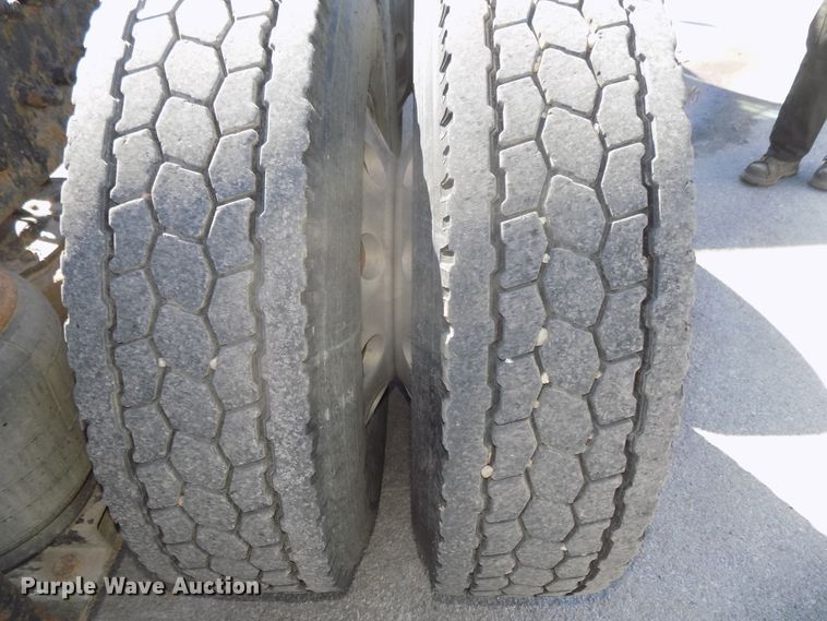 image for item DG2533 1999 Mack CH613 truck cab and chassis