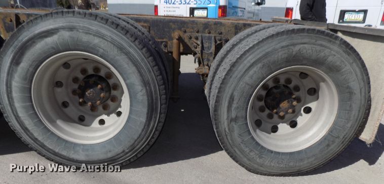 image for item DG2533 1999 Mack CH613 truck cab and chassis