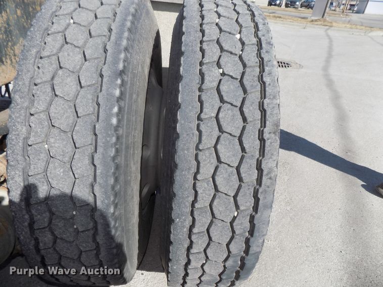 image for item DG2533 1999 Mack CH613 truck cab and chassis