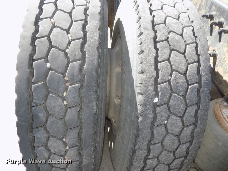 image for item DG2533 1999 Mack CH613 truck cab and chassis