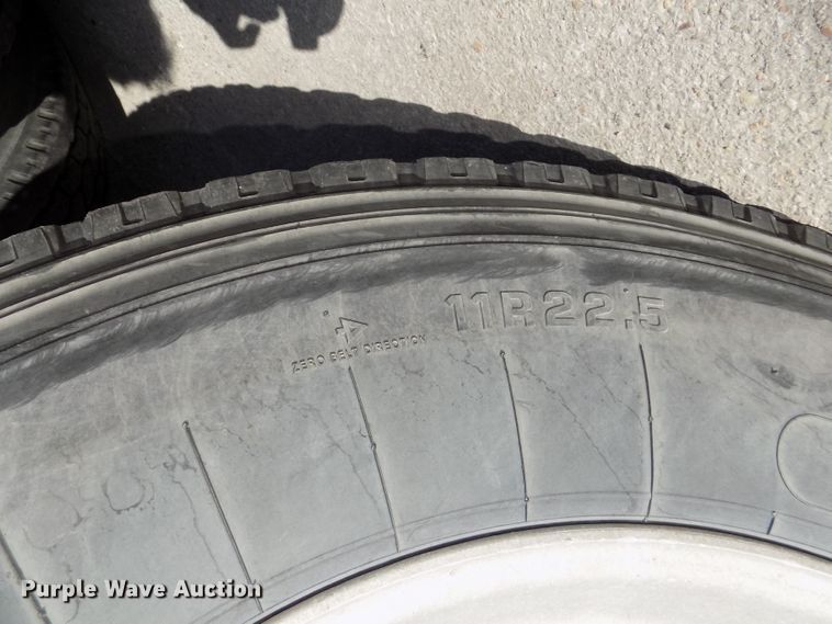 image for item DG2533 1999 Mack CH613 truck cab and chassis