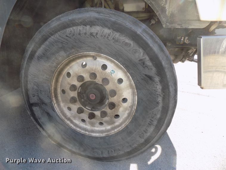 image for item DG2533 1999 Mack CH613 truck cab and chassis