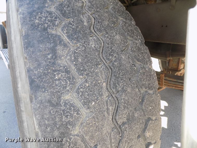 image for item DG2533 1999 Mack CH613 truck cab and chassis