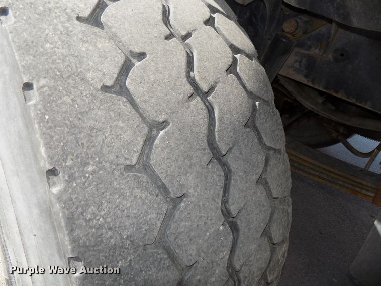 image for item DG2533 1999 Mack CH613 truck cab and chassis