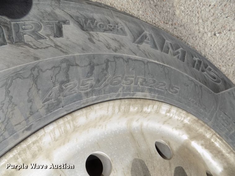 image for item DG2533 1999 Mack CH613 truck cab and chassis