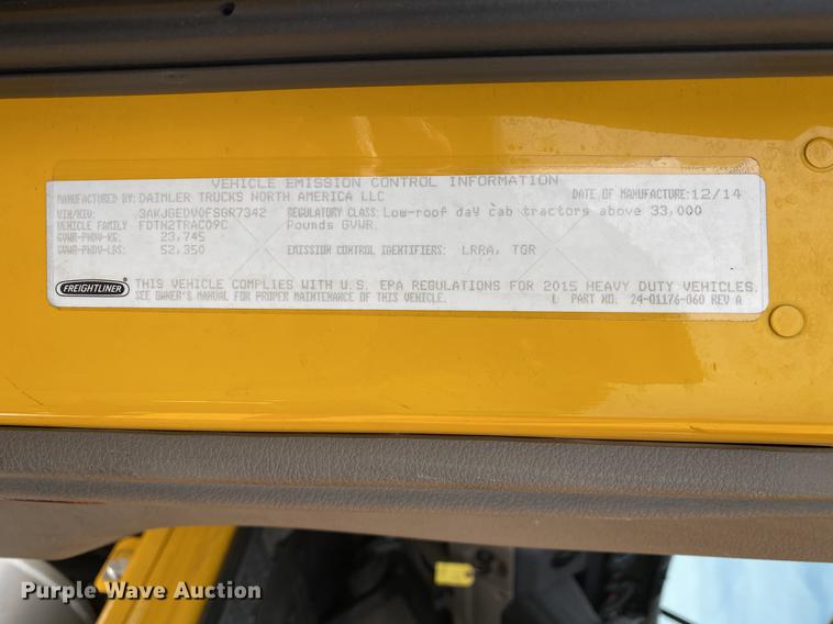 image for item DG7104 2015 Freightliner Cascadia 125 semi truck