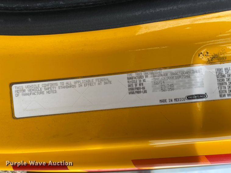 image for item DG7104 2015 Freightliner Cascadia 125 semi truck