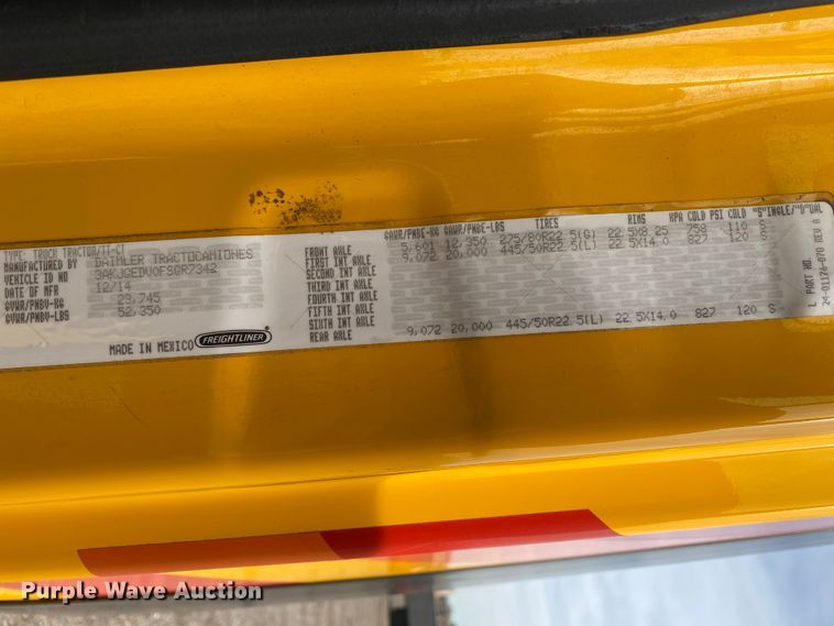 image for item DG7104 2015 Freightliner Cascadia 125 semi truck