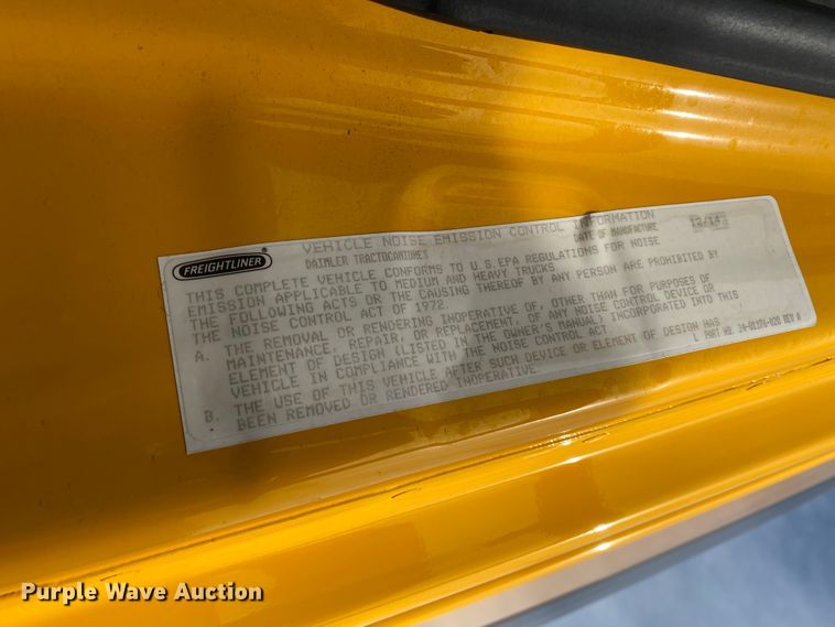 image for item DG7104 2015 Freightliner Cascadia 125 semi truck