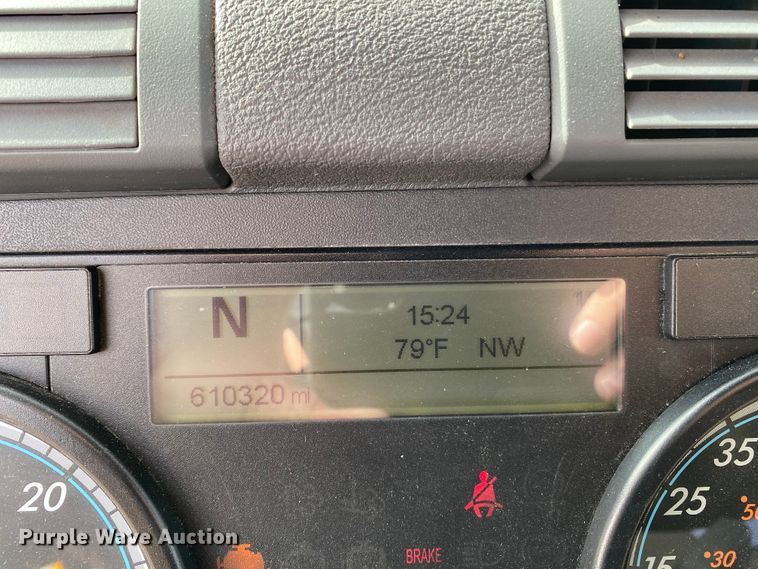 image for item DG7104 2015 Freightliner Cascadia 125 semi truck