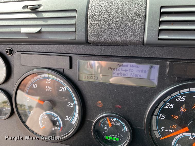 image for item DG7104 2015 Freightliner Cascadia 125 semi truck