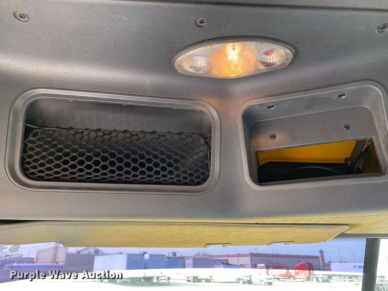 image for item DG7104 2015 Freightliner Cascadia 125 semi truck