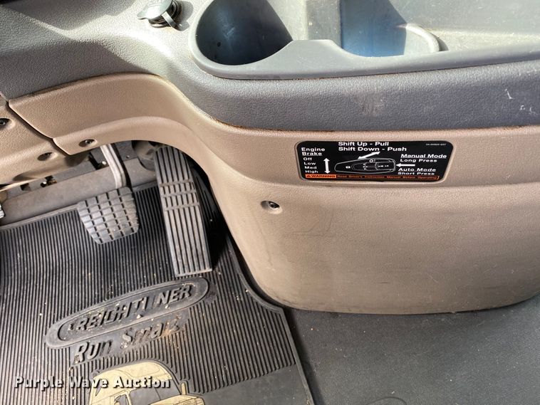 image for item DG7104 2015 Freightliner Cascadia 125 semi truck