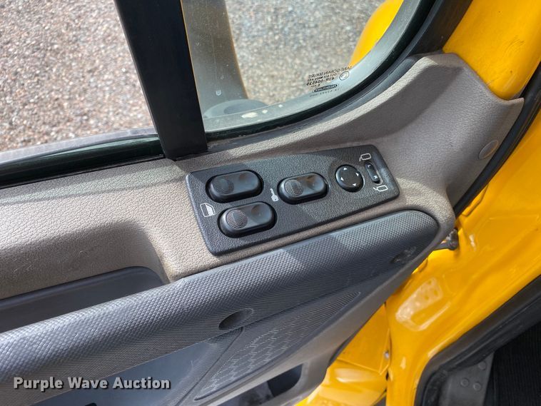 image for item DG7104 2015 Freightliner Cascadia 125 semi truck