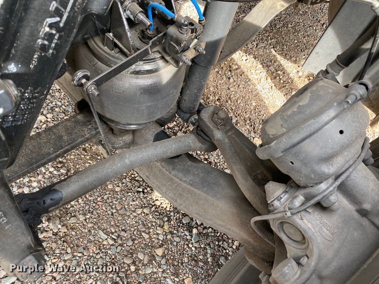 image for item DG7104 2015 Freightliner Cascadia 125 semi truck