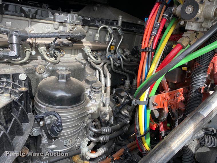 image for item DG7104 2015 Freightliner Cascadia 125 semi truck