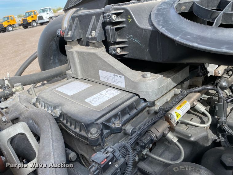 image for item DG7104 2015 Freightliner Cascadia 125 semi truck