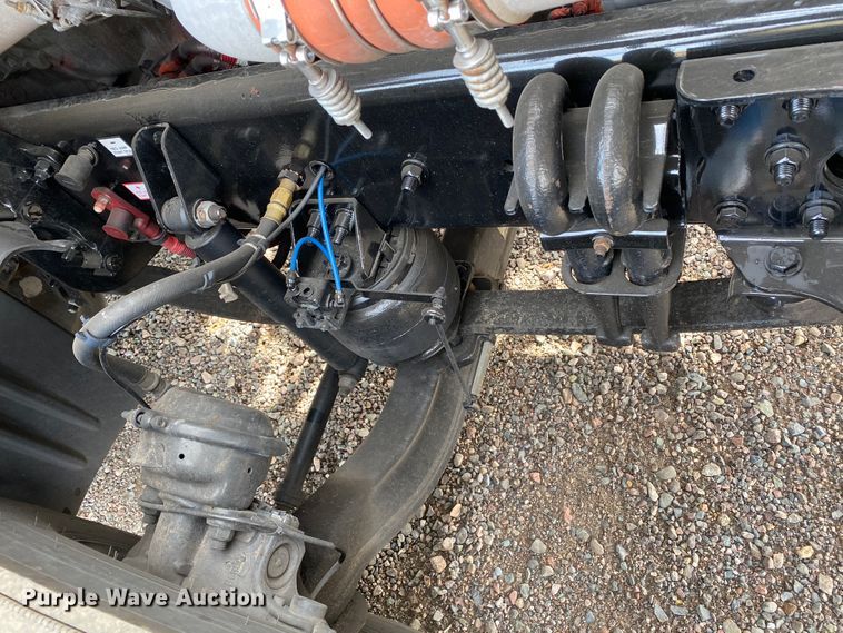 image for item DG7104 2015 Freightliner Cascadia 125 semi truck