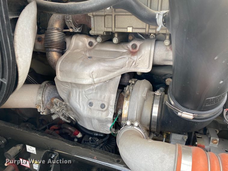 image for item DG7104 2015 Freightliner Cascadia 125 semi truck