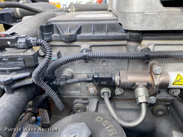 image for item DG7104 2015 Freightliner Cascadia 125 semi truck