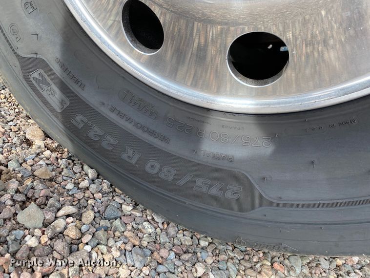 image for item DG7104 2015 Freightliner Cascadia 125 semi truck