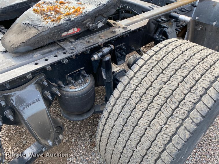 image for item DG7104 2015 Freightliner Cascadia 125 semi truck