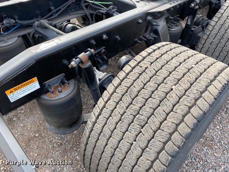 image for item DG7104 2015 Freightliner Cascadia 125 semi truck