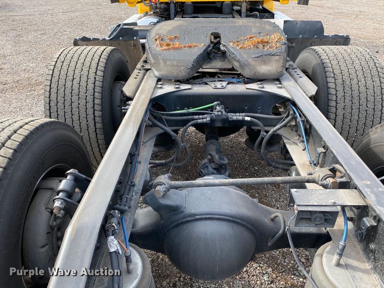 image for item DG7104 2015 Freightliner Cascadia 125 semi truck