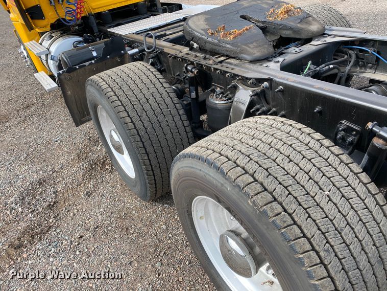 image for item DG7104 2015 Freightliner Cascadia 125 semi truck