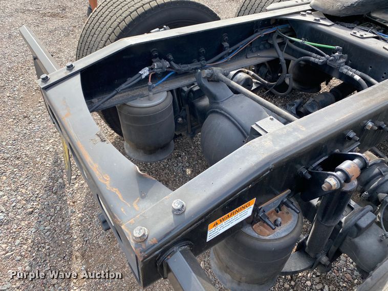 image for item DG7104 2015 Freightliner Cascadia 125 semi truck