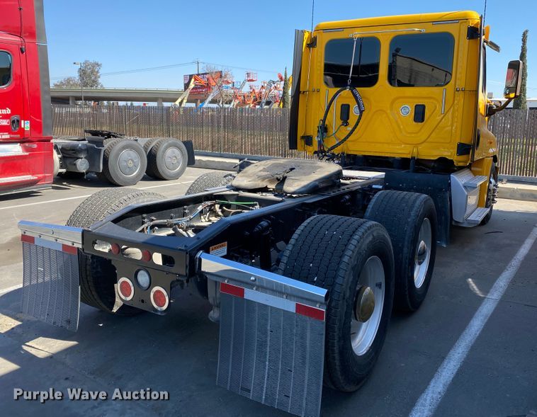 image for item DG7105 2017 Freightliner Cascadia 125 semi truck