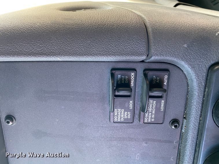 image for item DG7105 2017 Freightliner Cascadia 125 semi truck