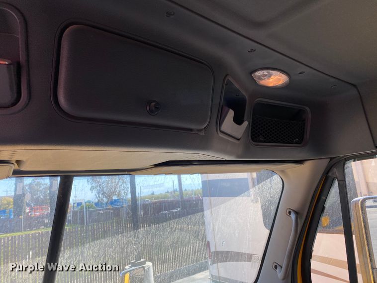 image for item DG7105 2017 Freightliner Cascadia 125 semi truck