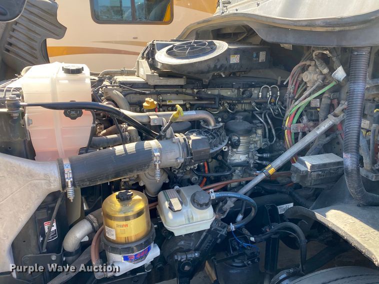 image for item DG7105 2017 Freightliner Cascadia 125 semi truck