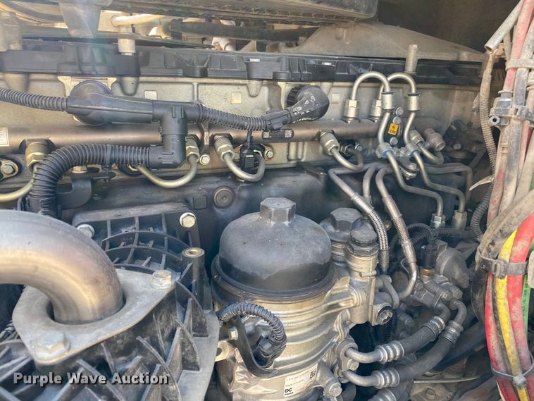 image for item DG7105 2017 Freightliner Cascadia 125 semi truck