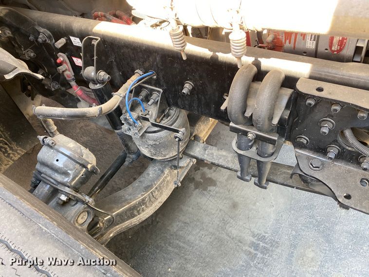 image for item DG7105 2017 Freightliner Cascadia 125 semi truck