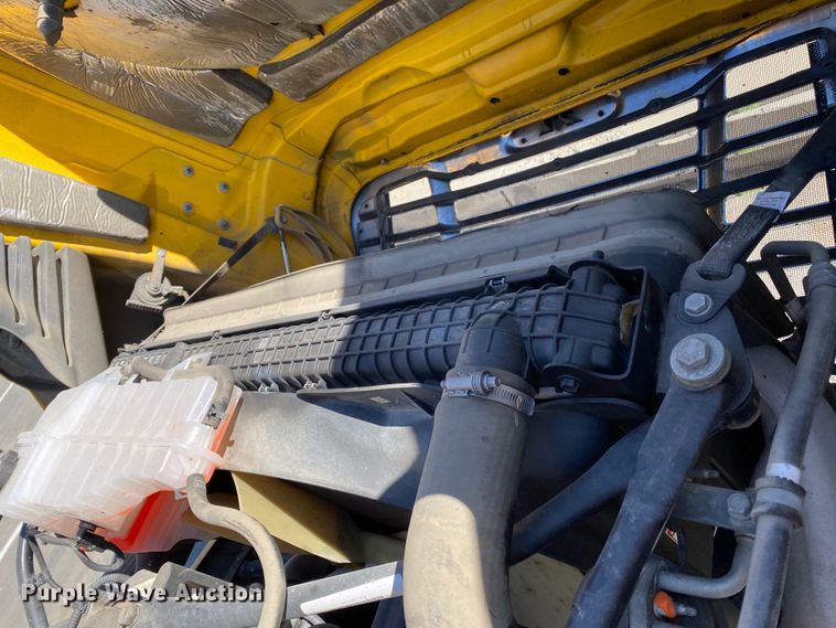 image for item DG7105 2017 Freightliner Cascadia 125 semi truck