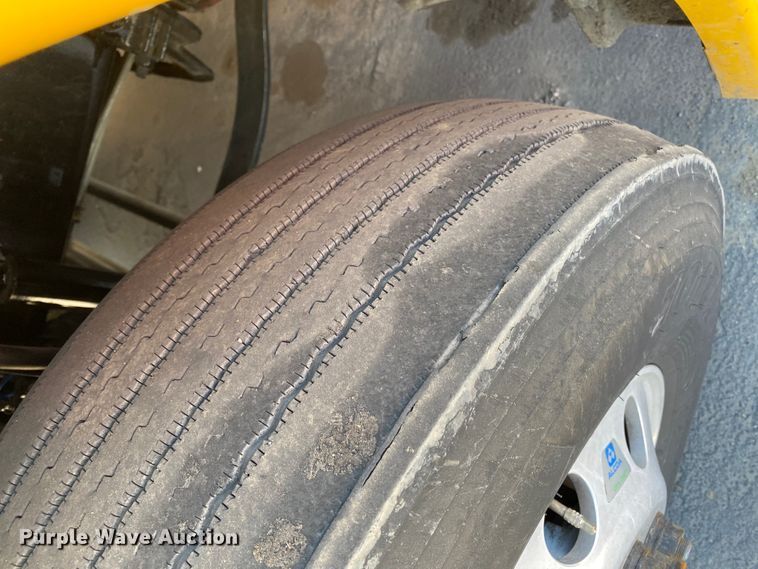 image for item DG7105 2017 Freightliner Cascadia 125 semi truck