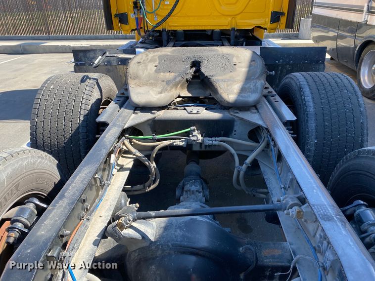 image for item DG7105 2017 Freightliner Cascadia 125 semi truck