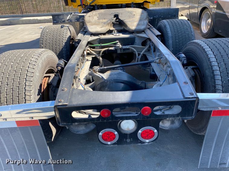 image for item DG7105 2017 Freightliner Cascadia 125 semi truck