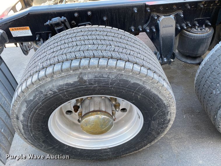 image for item DG7105 2017 Freightliner Cascadia 125 semi truck